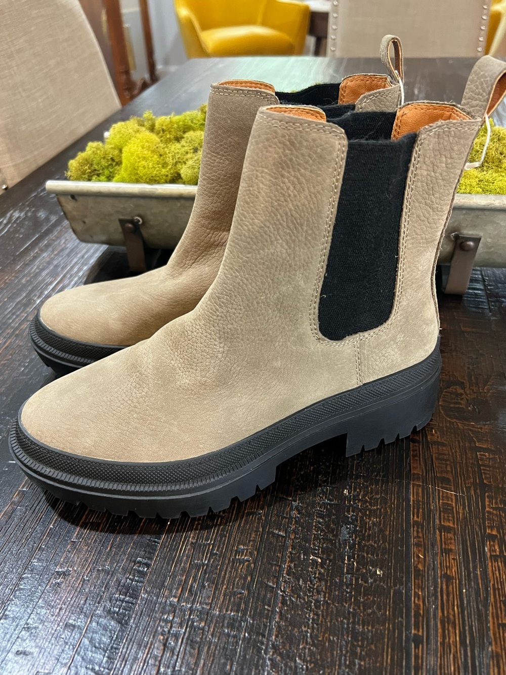 Lucky Brand Women 8.5 Chelsea Boots Taupe Wool Lug Sole Platform Ankle Boot